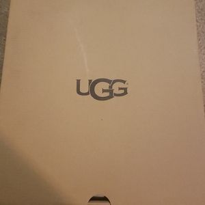BRAND NEW STILL N BOX UGGS